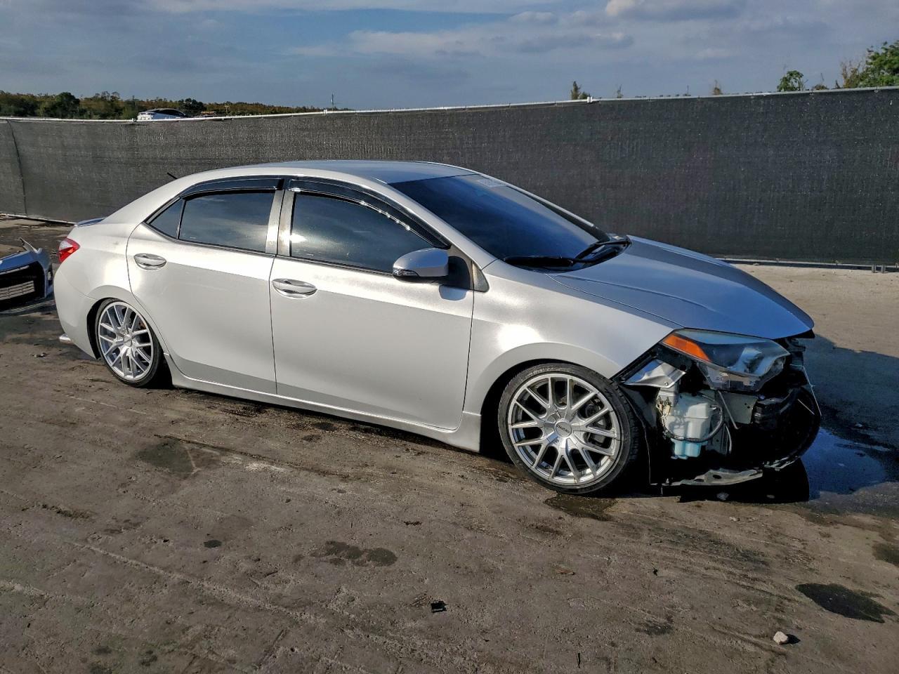 2016 TOYOTA COROLLA
