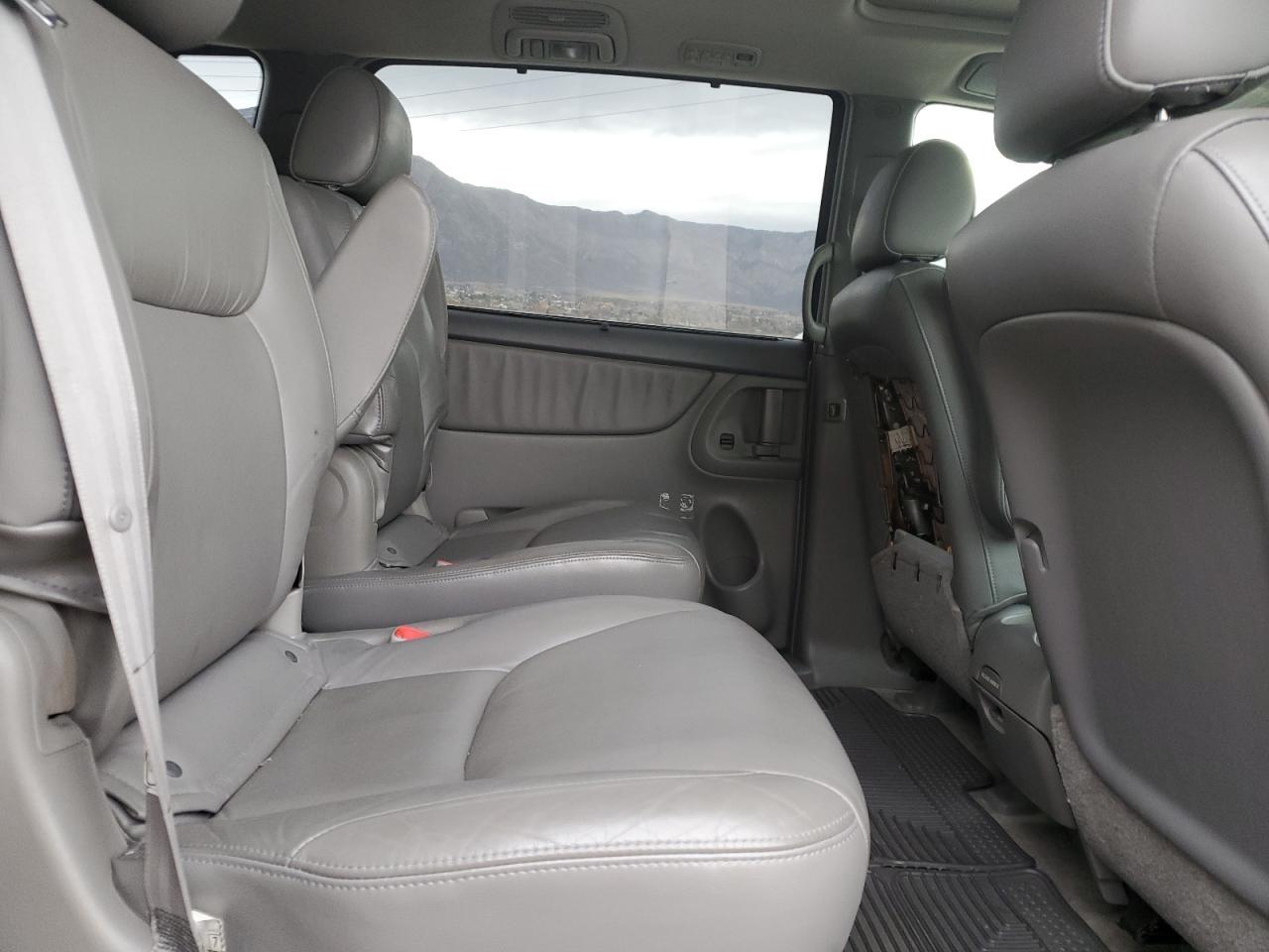 2005 TOYOTA SIENNA