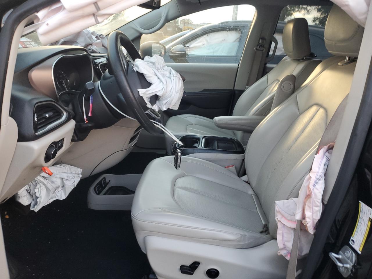 2021 CHRYSLER Voyager
