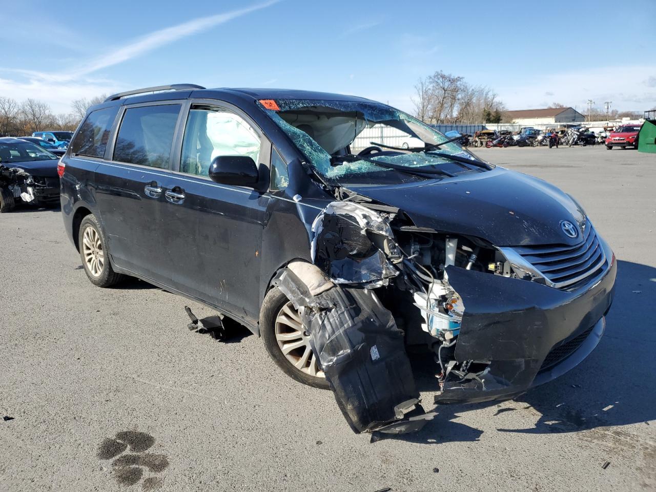 2015 TOYOTA SIENNA