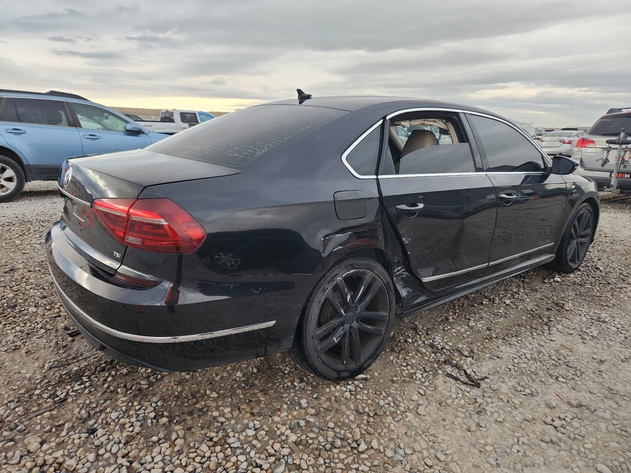 2017 VOLKSWAGEN Passat