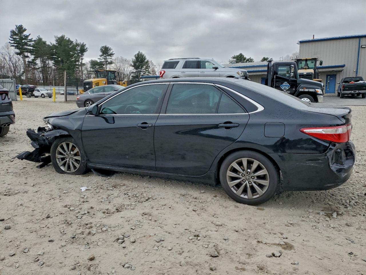 2016 TOYOTA CAMRY