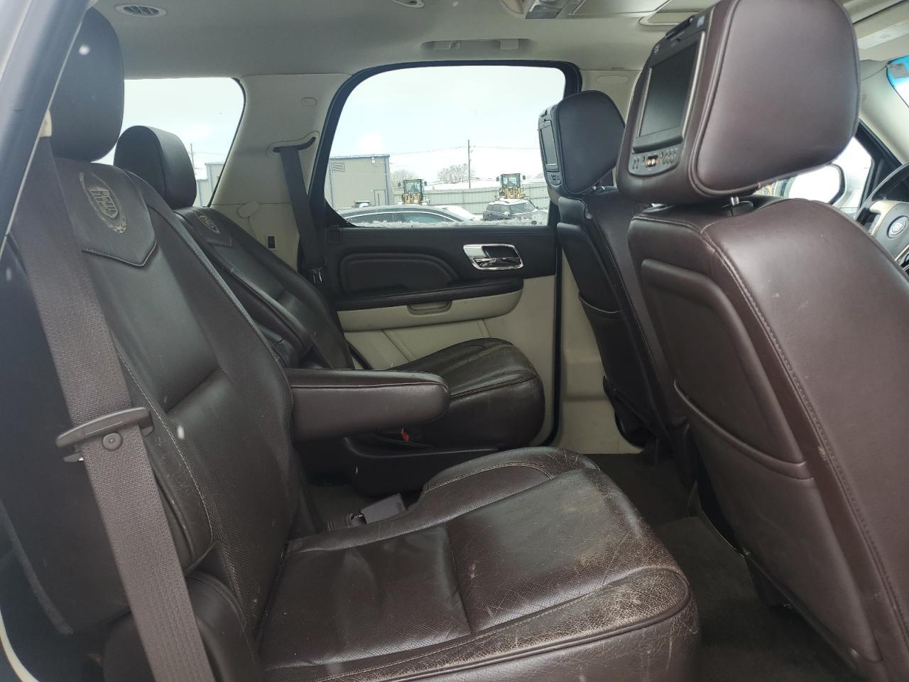 2011 CADILLAC ESCALADE