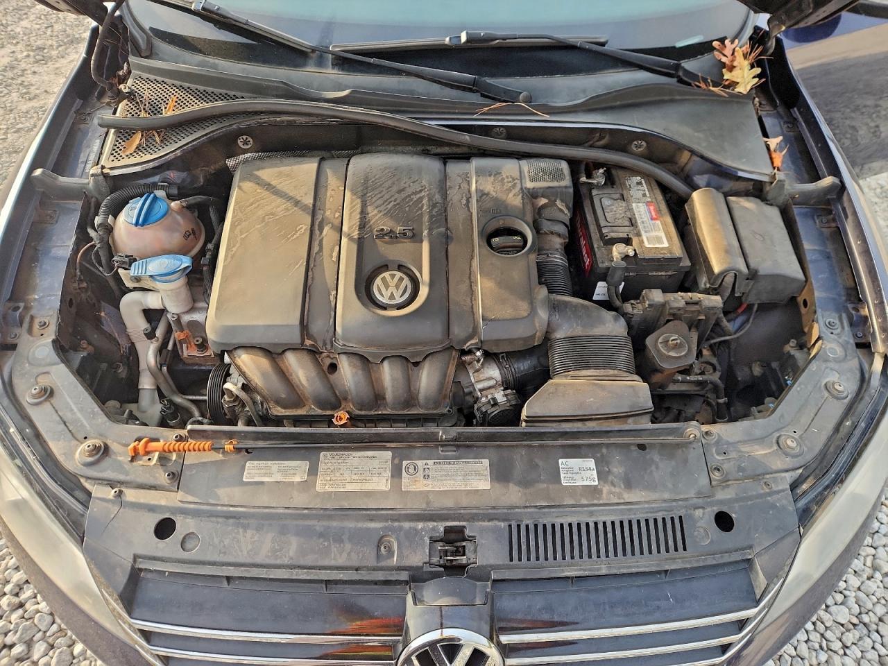 2012 VOLKSWAGEN Passat