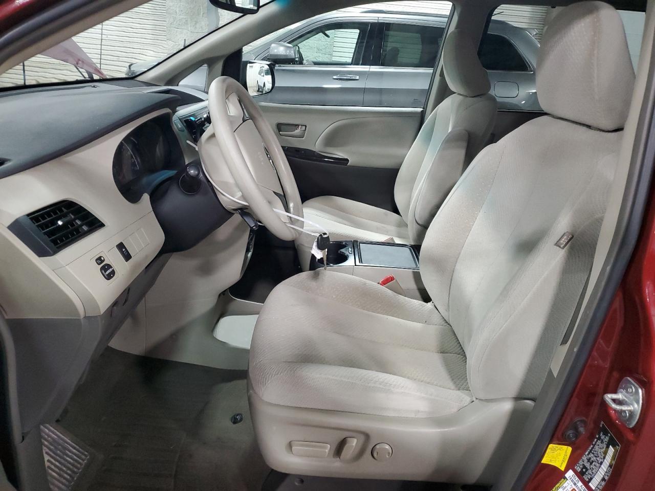 2013 TOYOTA SIENNA