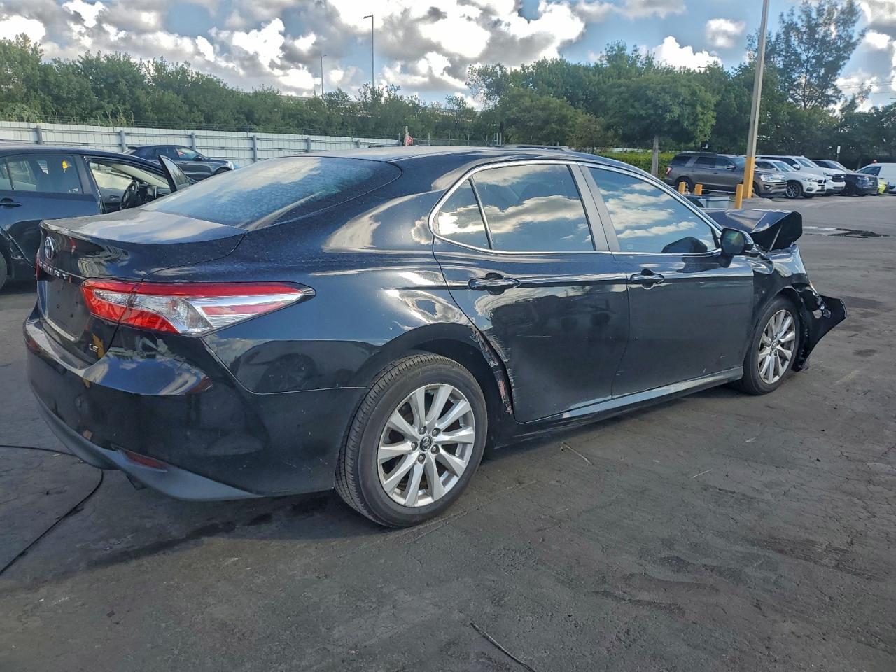 2018 TOYOTA CAMRY