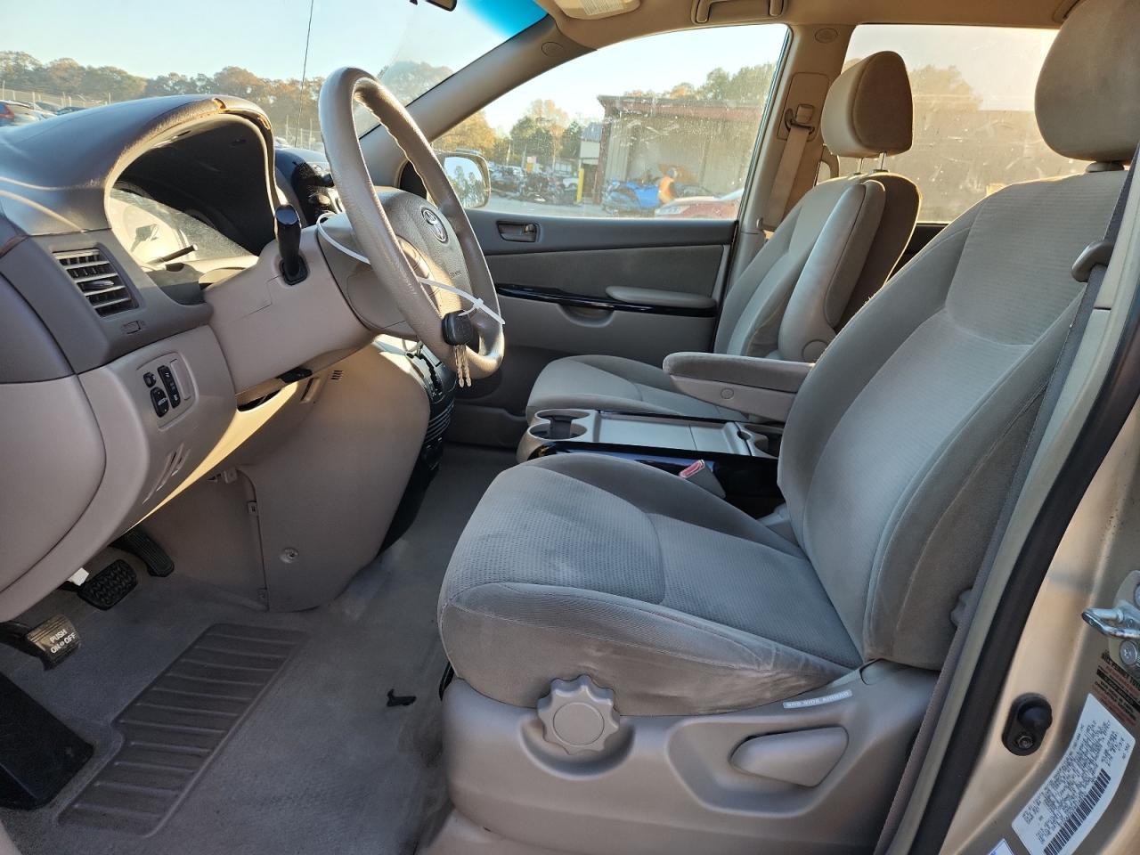 2004 TOYOTA SIENNA