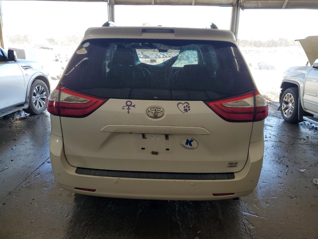 2016 TOYOTA SIENNA