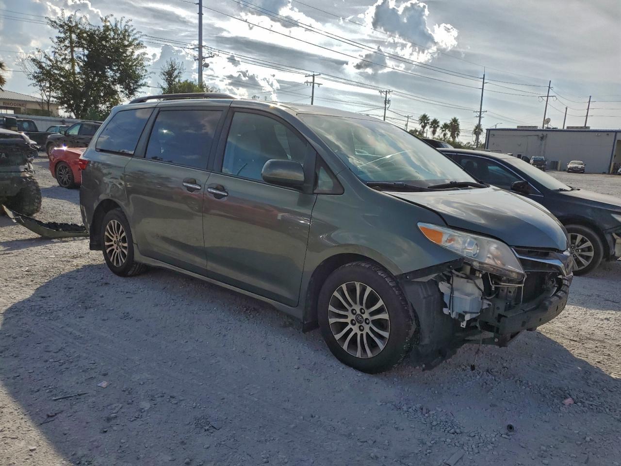 2018 TOYOTA SIENNA