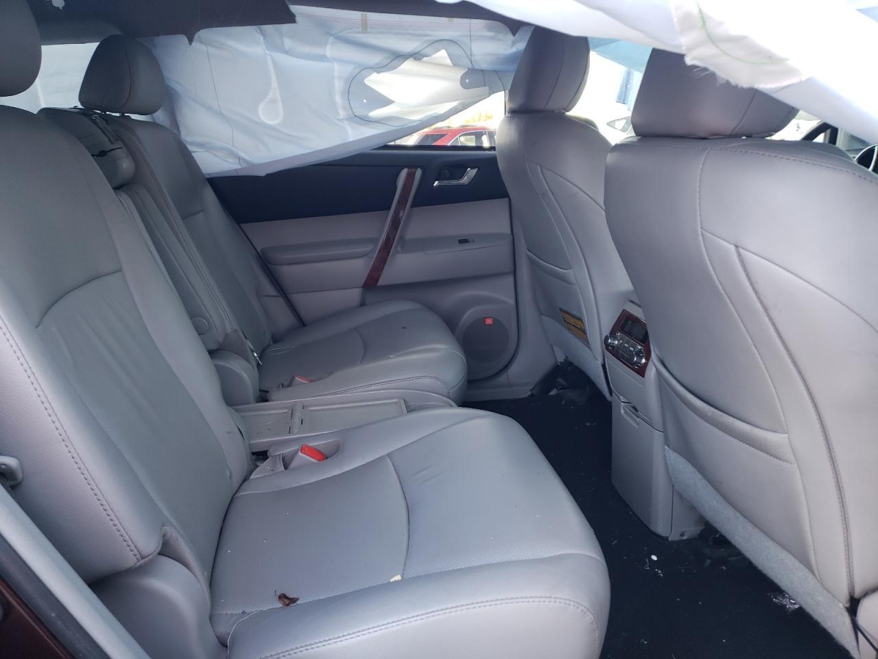 2011 TOYOTA HIGHLANDER