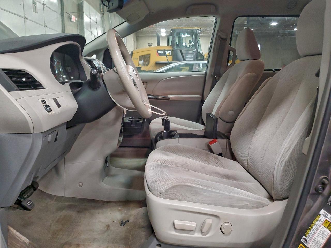 2011 TOYOTA SIENNA