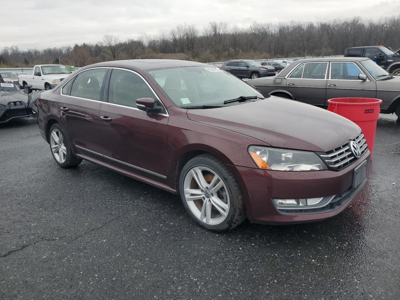 2013 VOLKSWAGEN Passat