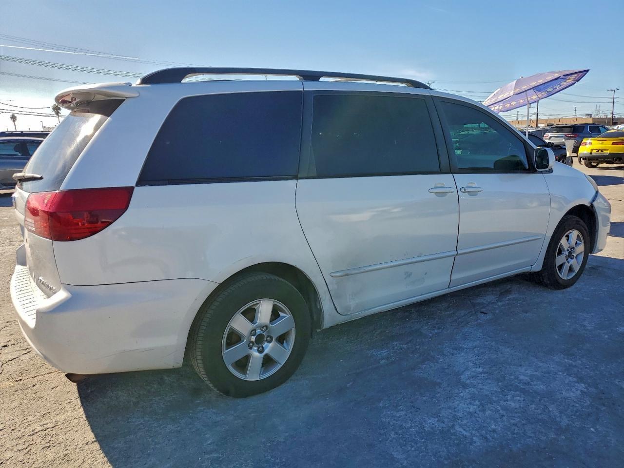 2004 TOYOTA SIENNA
