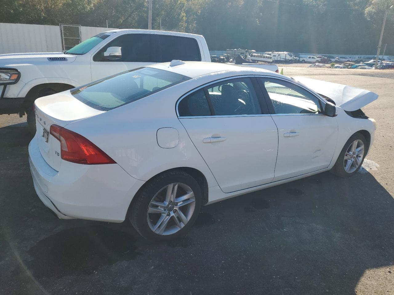2015 VOLVO S60