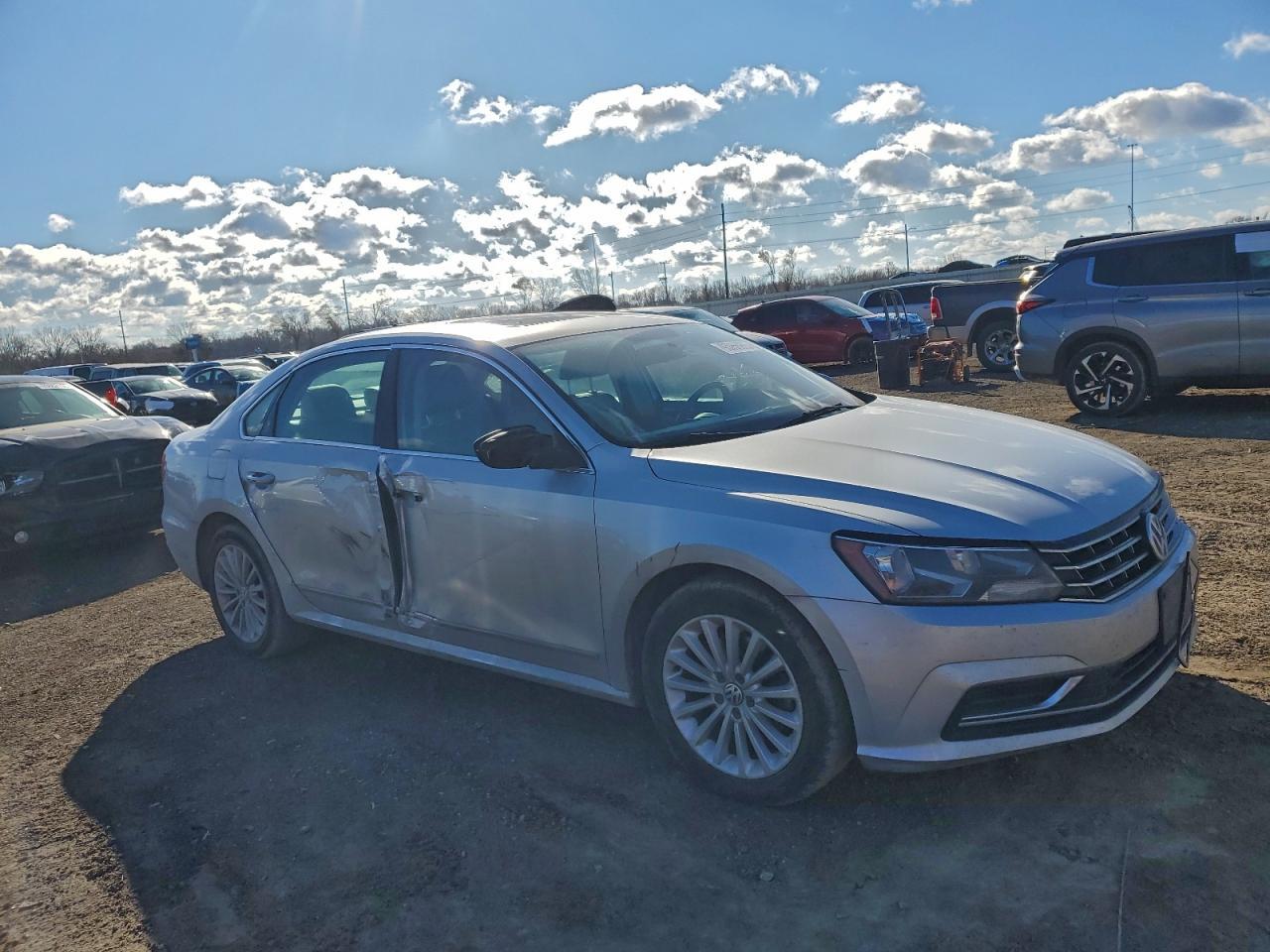 2016 VOLKSWAGEN Passat