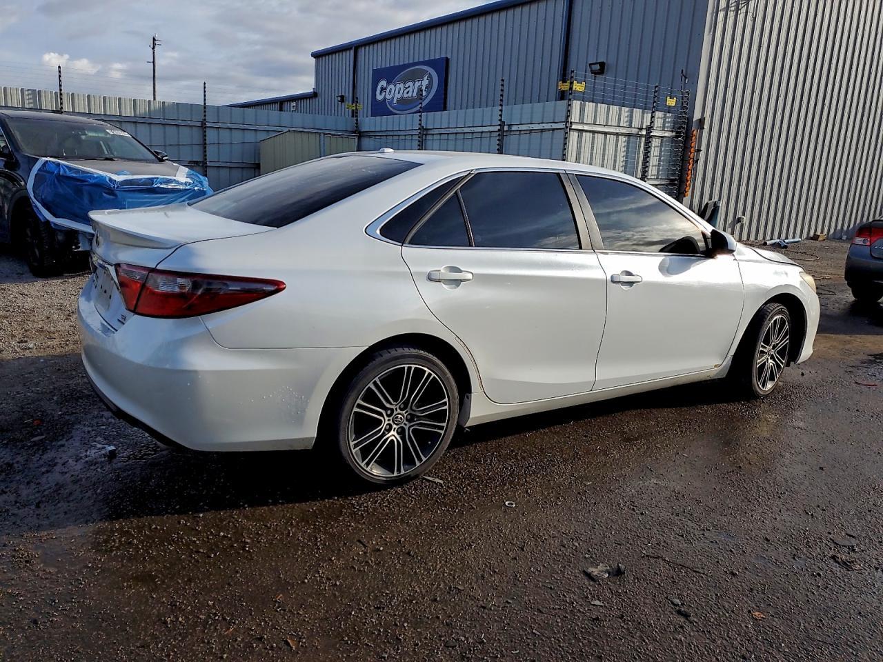 2016 TOYOTA CAMRY