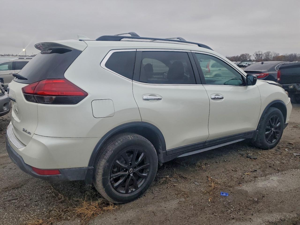 2017 NISSAN ROGUE