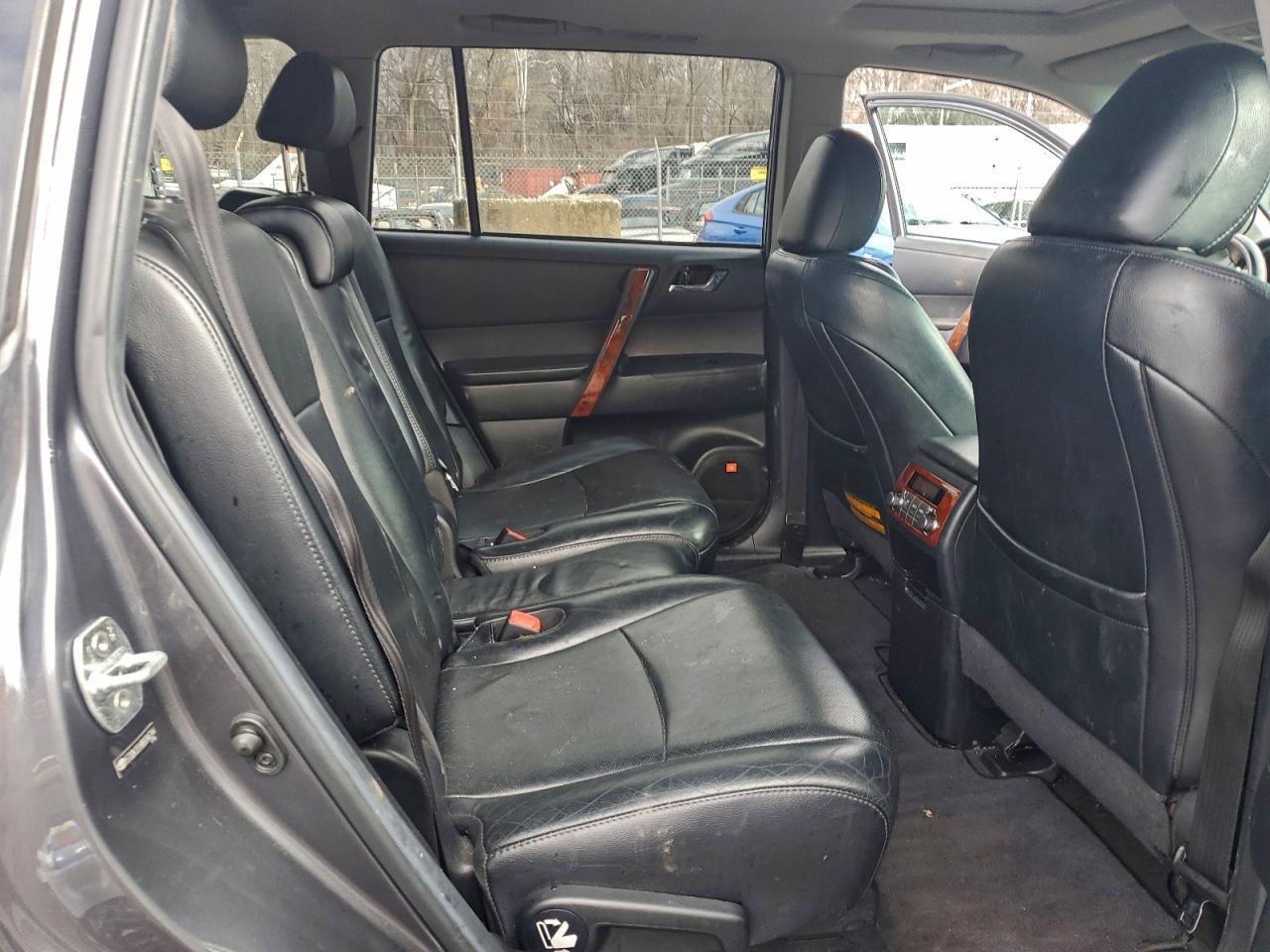 2011 TOYOTA HIGHLANDER
