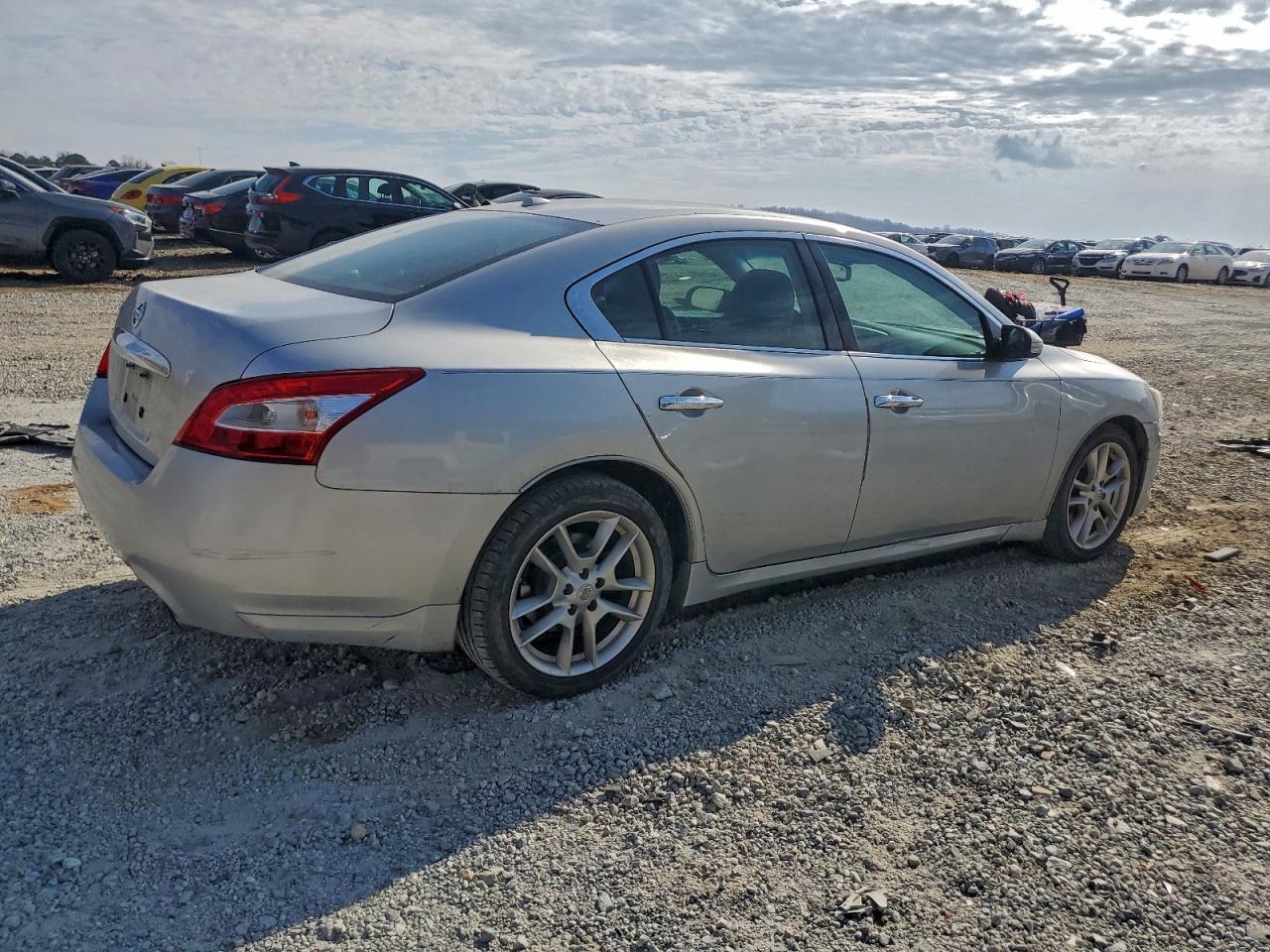 2010 NISSAN Maxima