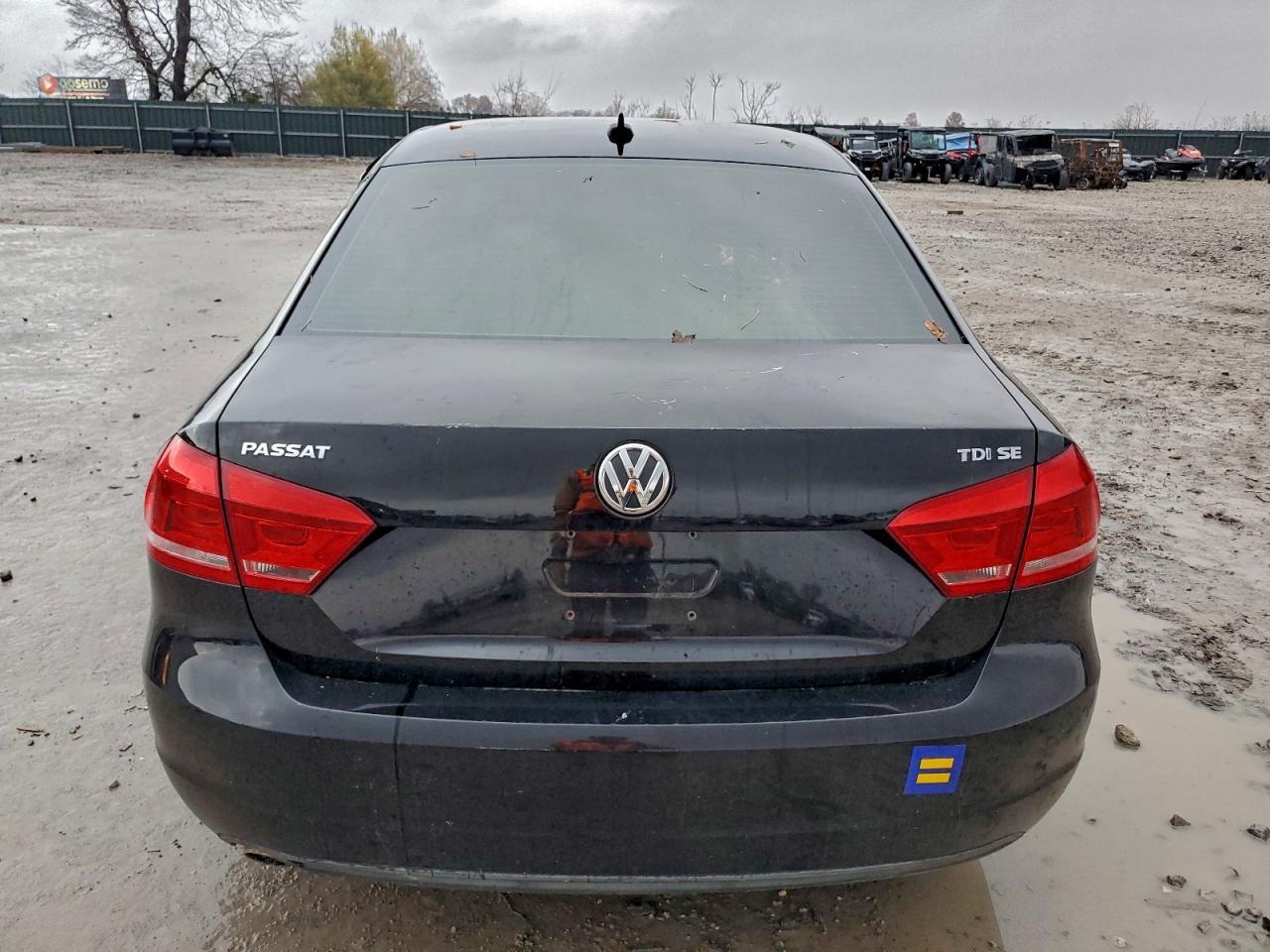 2013 VOLKSWAGEN Passat