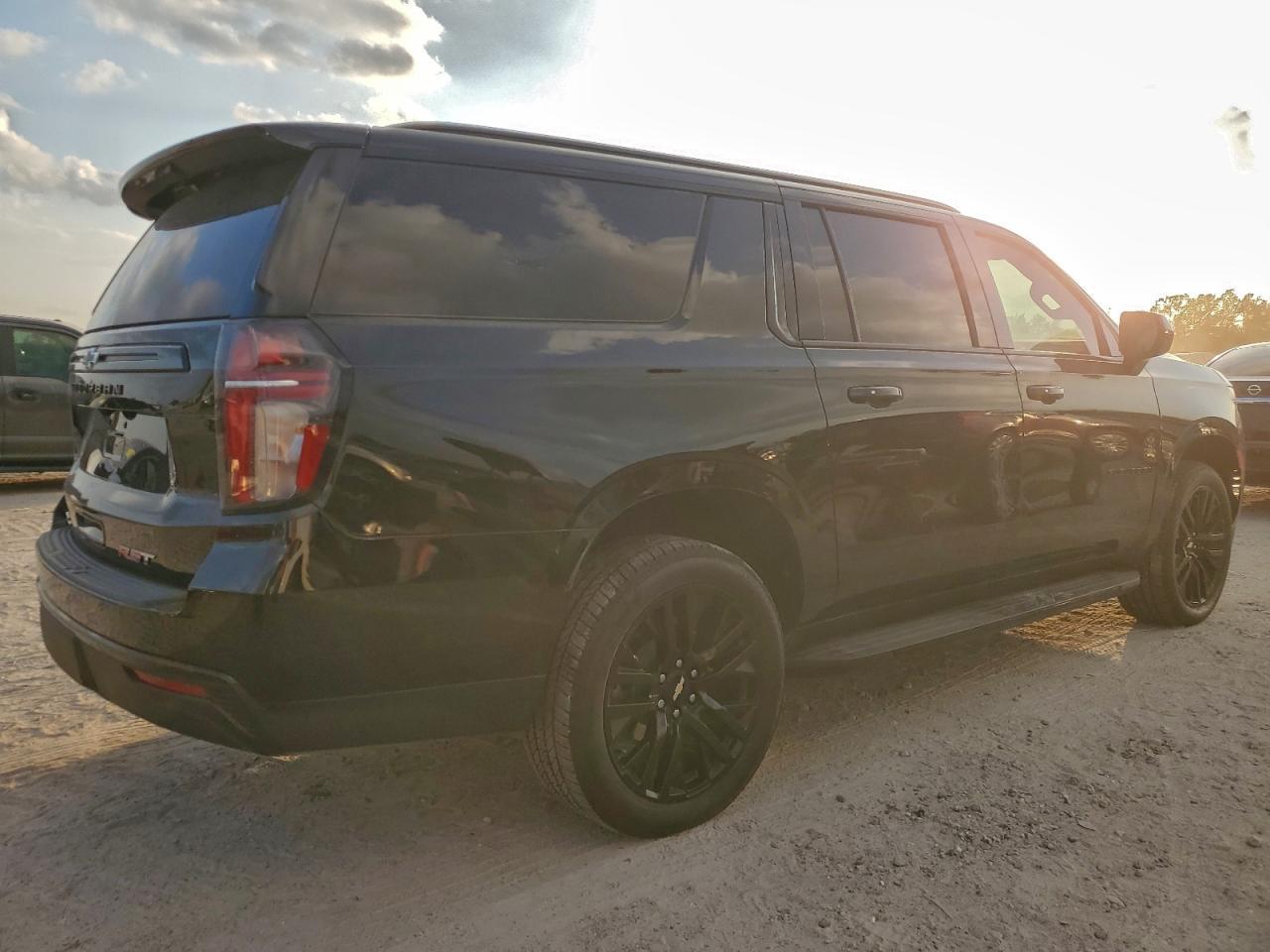 2023 CHEVROLET Suburban