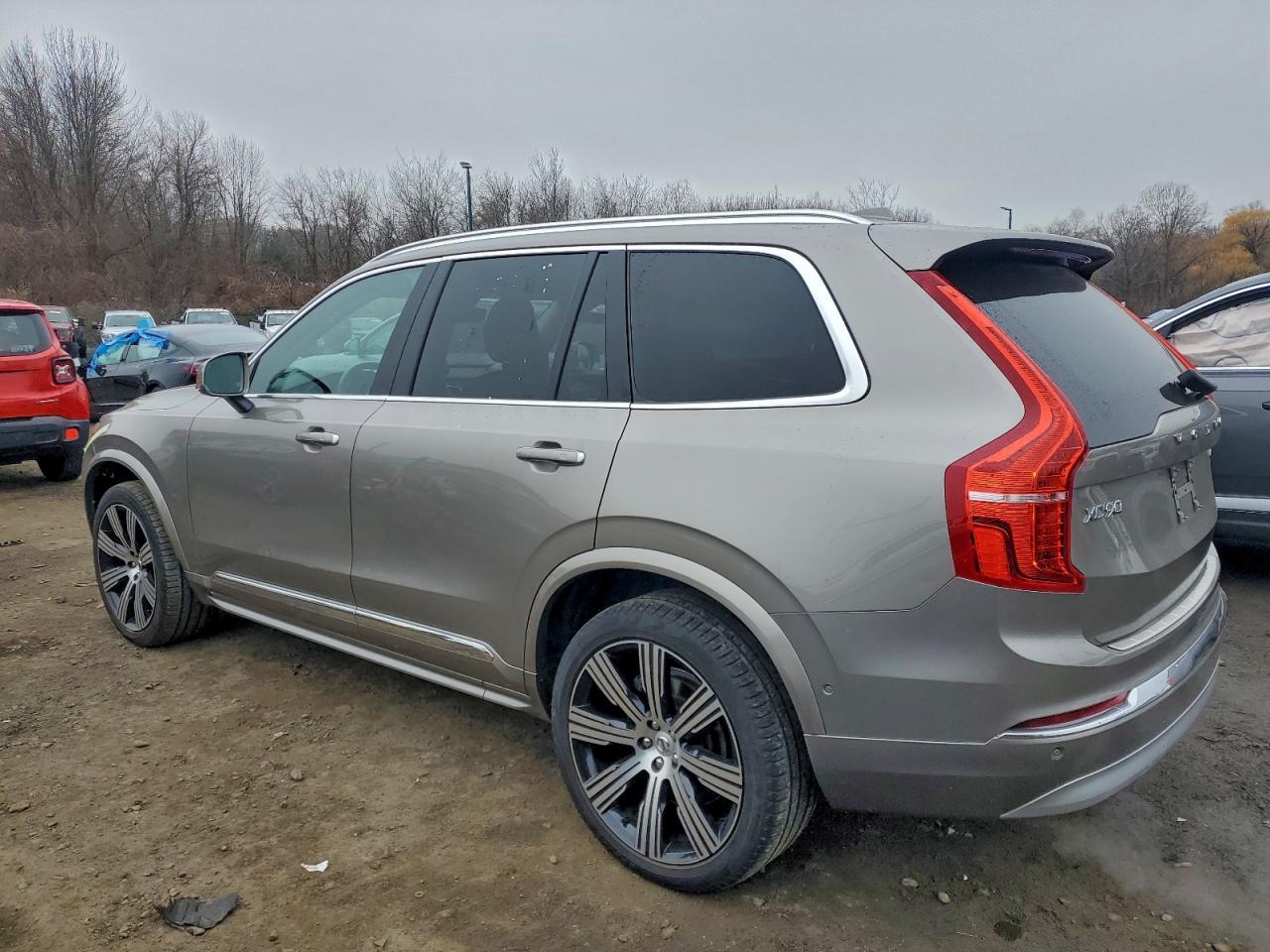2022 VOLVO XC90