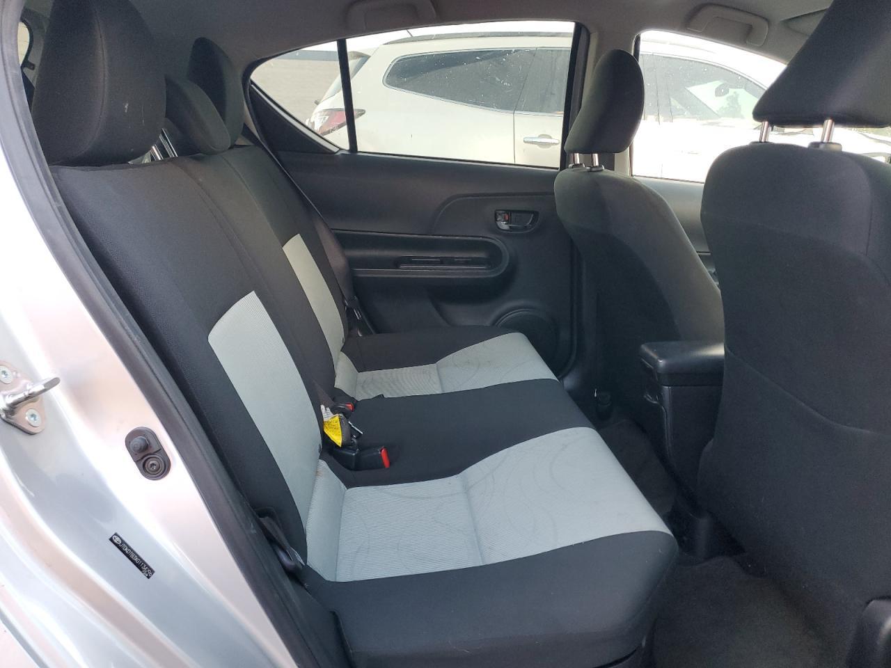 2016 TOYOTA Prius c