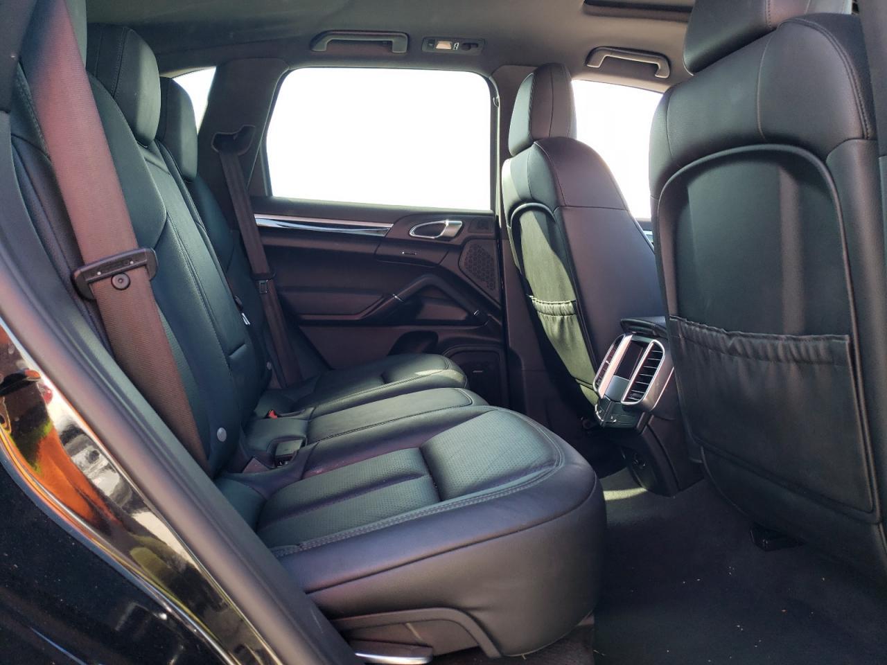 2015 PORSCHE CAYENNE