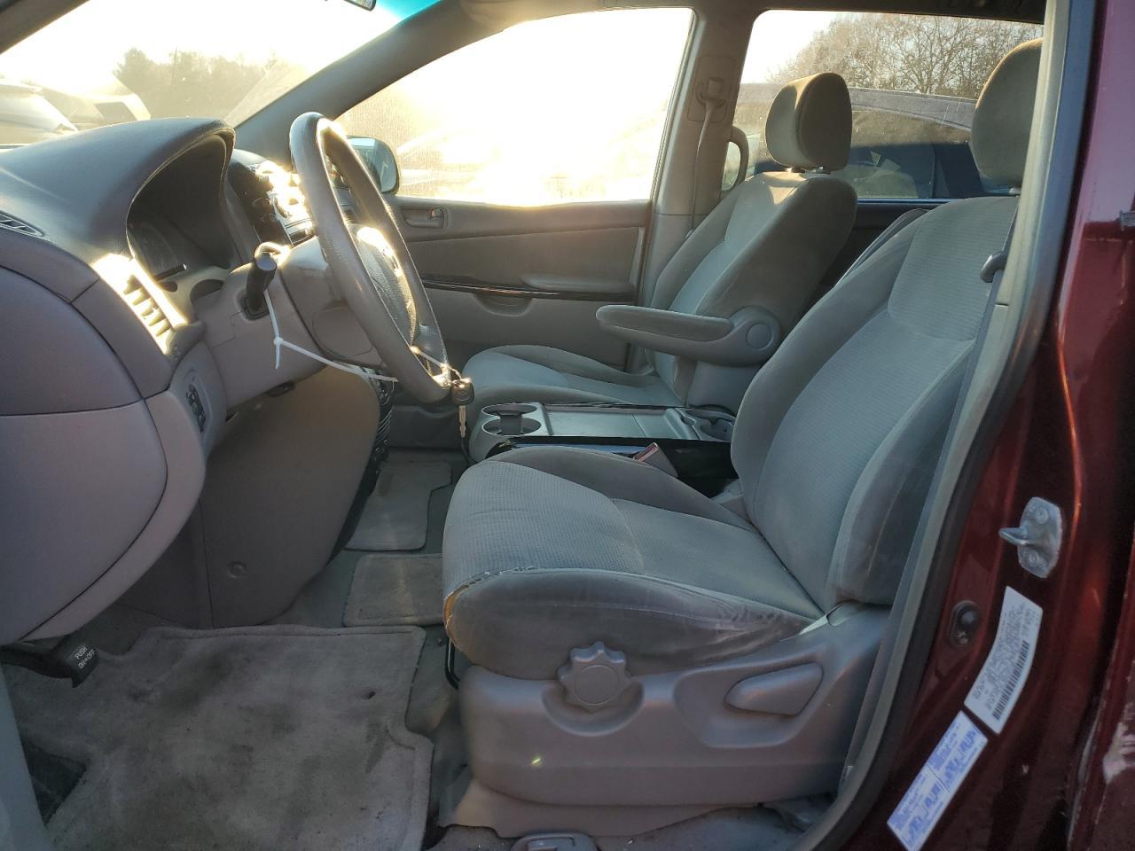 2004 TOYOTA SIENNA
