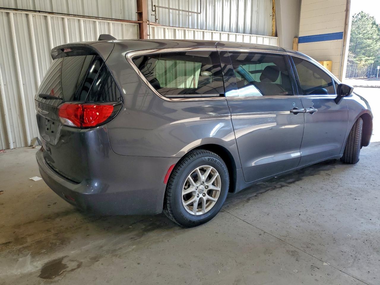 2021 CHRYSLER Voyager