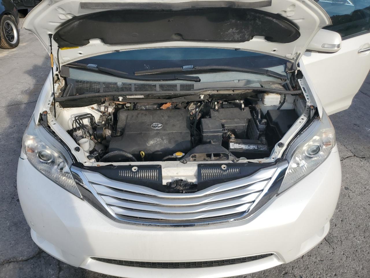 2013 TOYOTA SIENNA