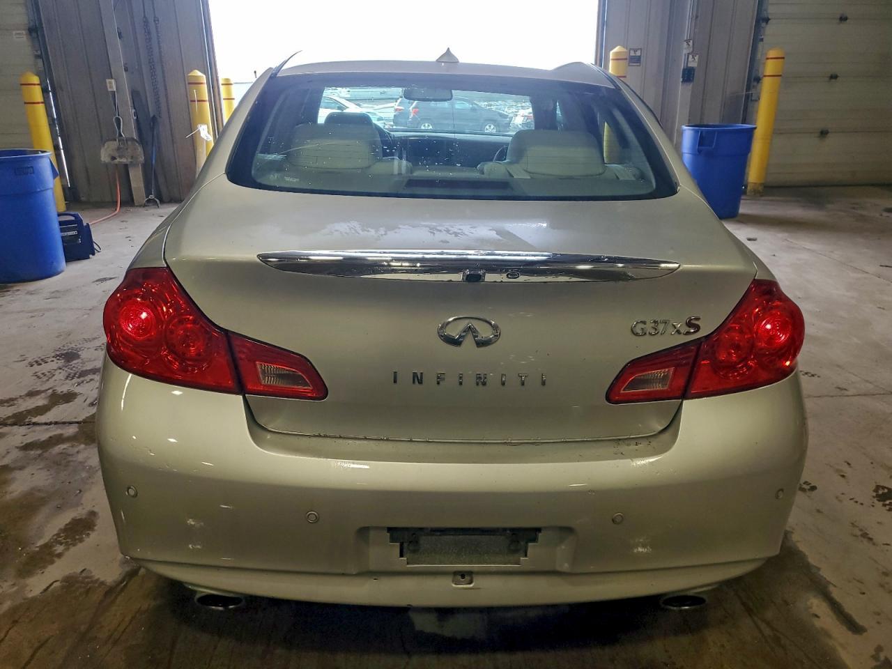 2011 INFINITI G37
