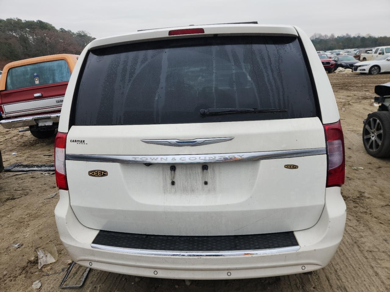 2011 CHRYSLER Town & Country