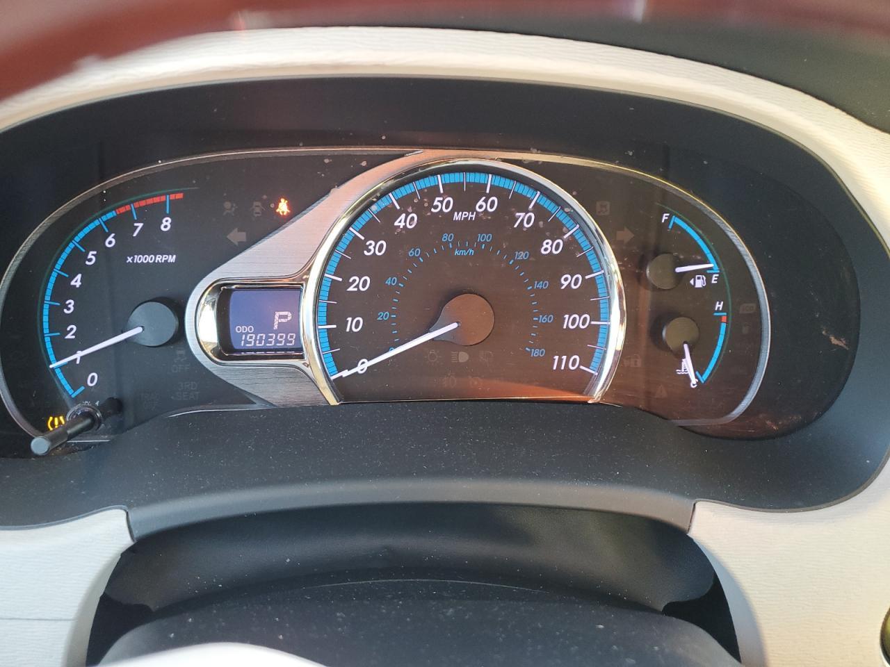 2011 TOYOTA SIENNA
