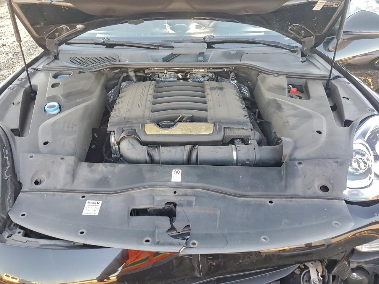 2017 PORSCHE CAYENNE