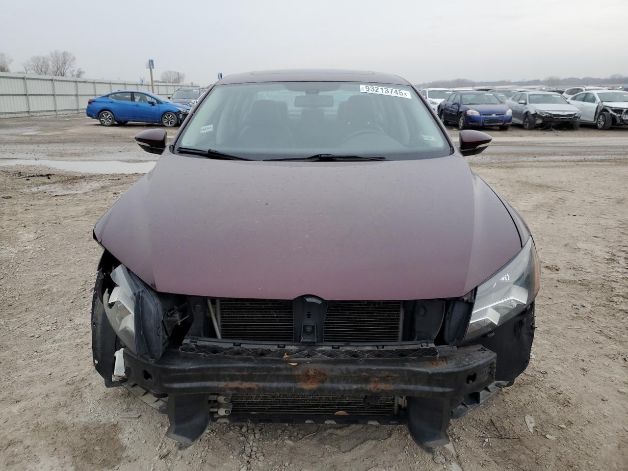 2012 VOLKSWAGEN Passat