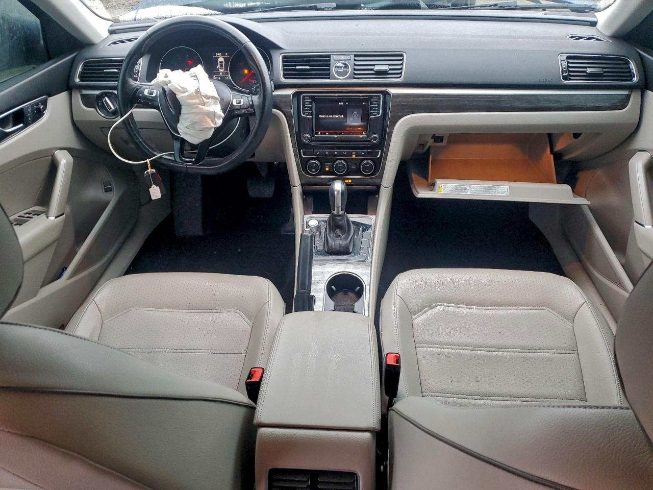 2017 VOLKSWAGEN Passat
