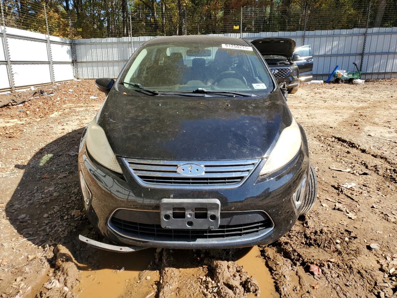 2011 FORD Fiesta