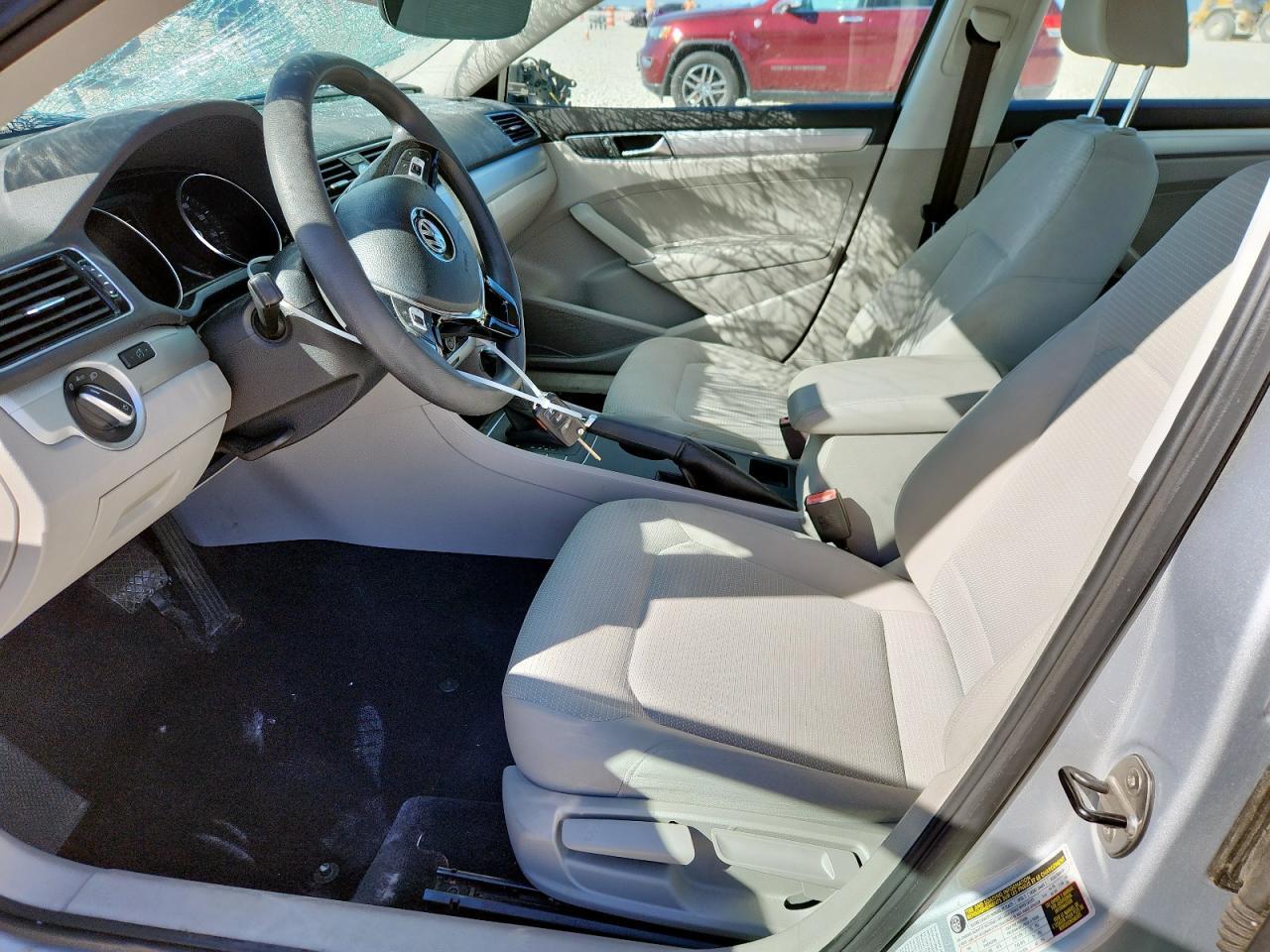 2017 VOLKSWAGEN Passat