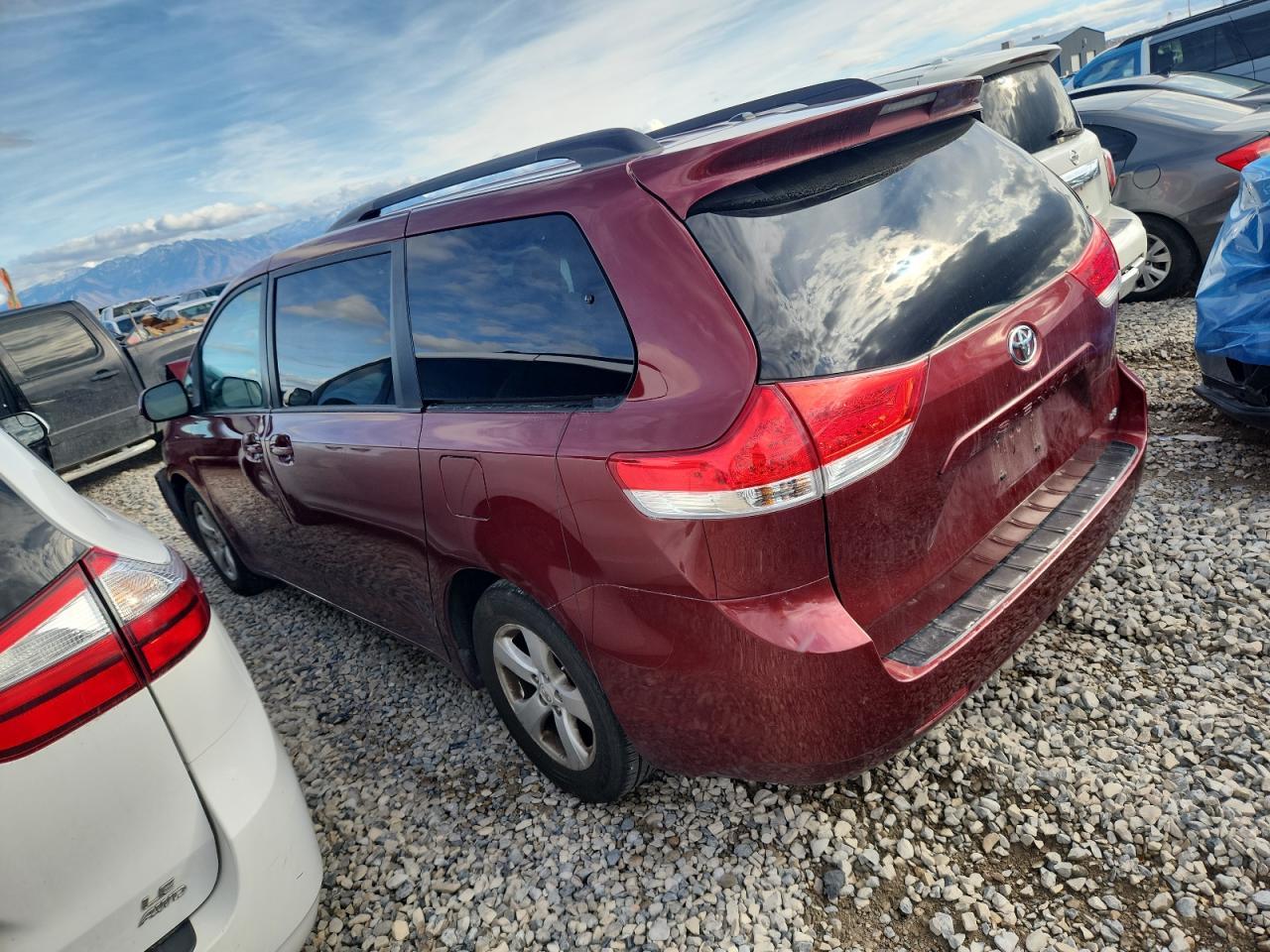 2011 TOYOTA SIENNA