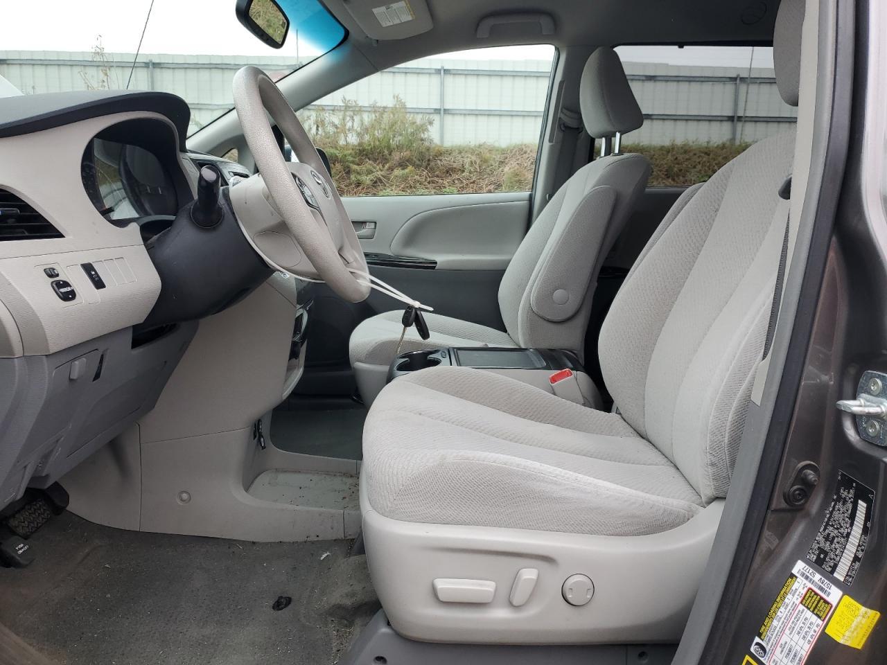 2014 TOYOTA SIENNA