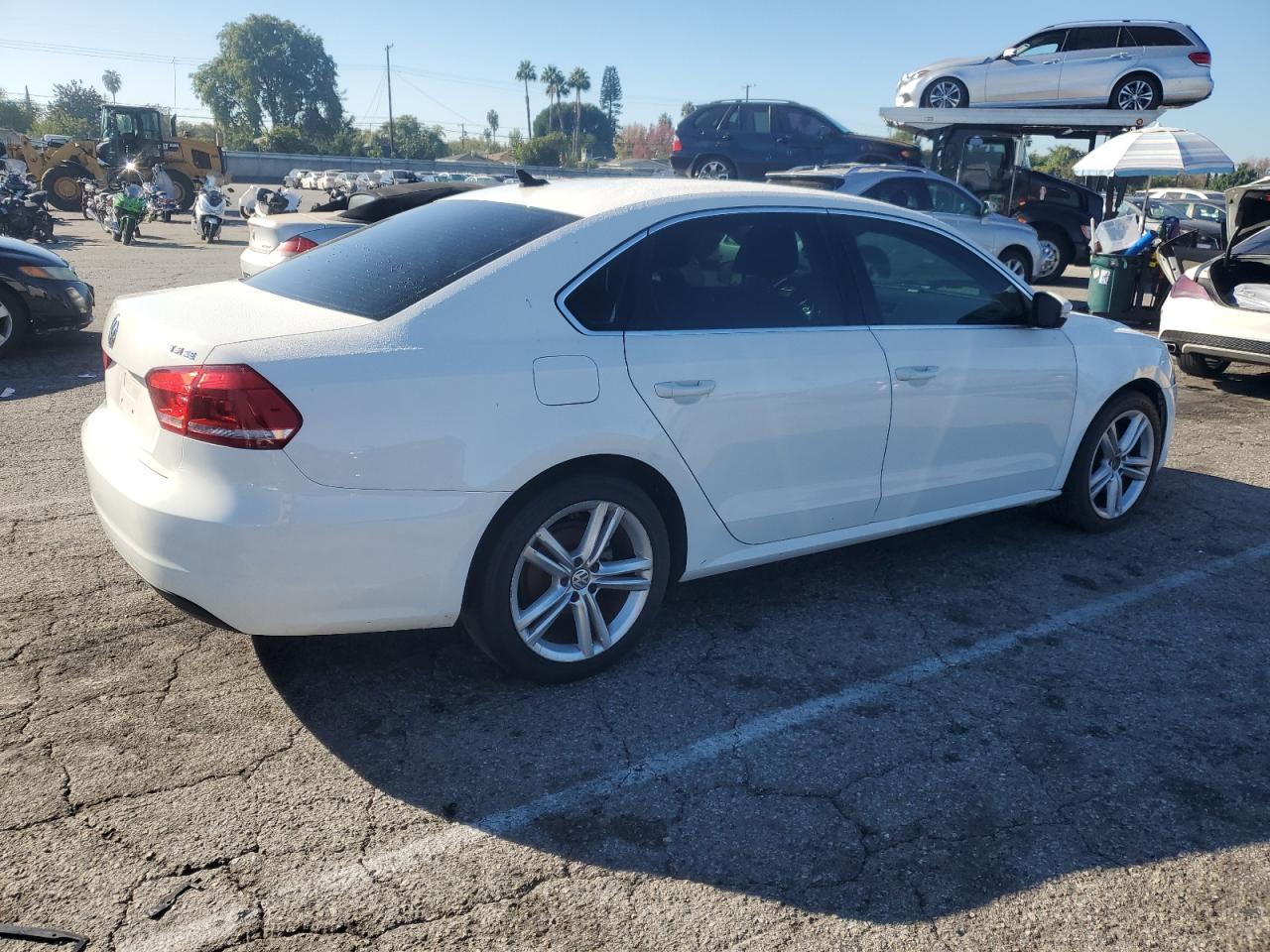 2014 VOLKSWAGEN Passat