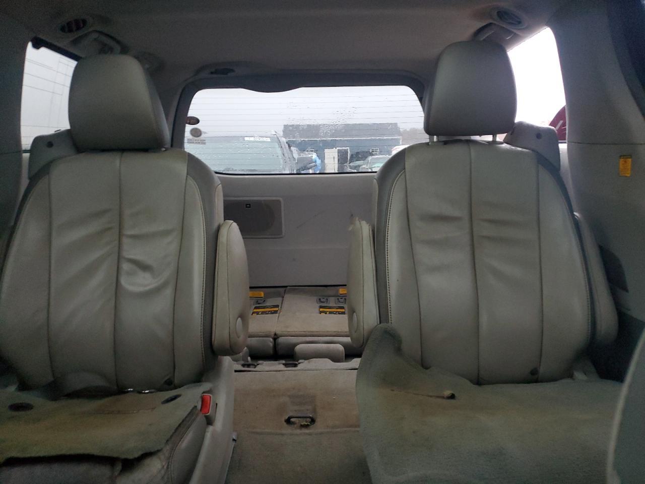 2013 TOYOTA SIENNA