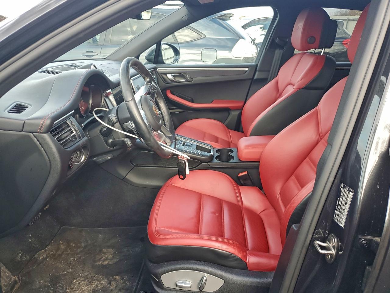 2021 PORSCHE Macan