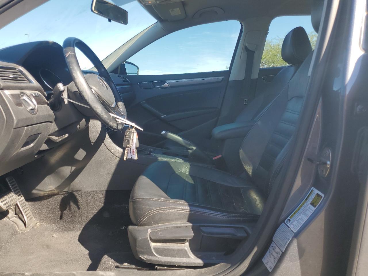 2016 VOLKSWAGEN Passat