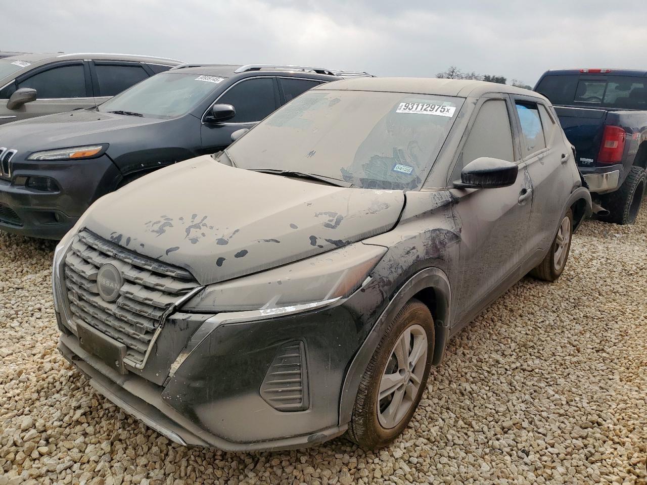 2024 NISSAN KICKS