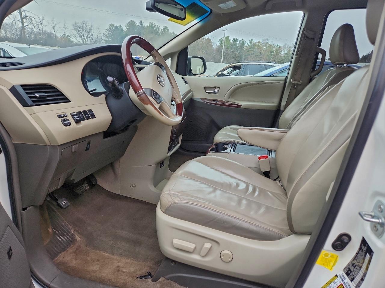 2012 TOYOTA SIENNA