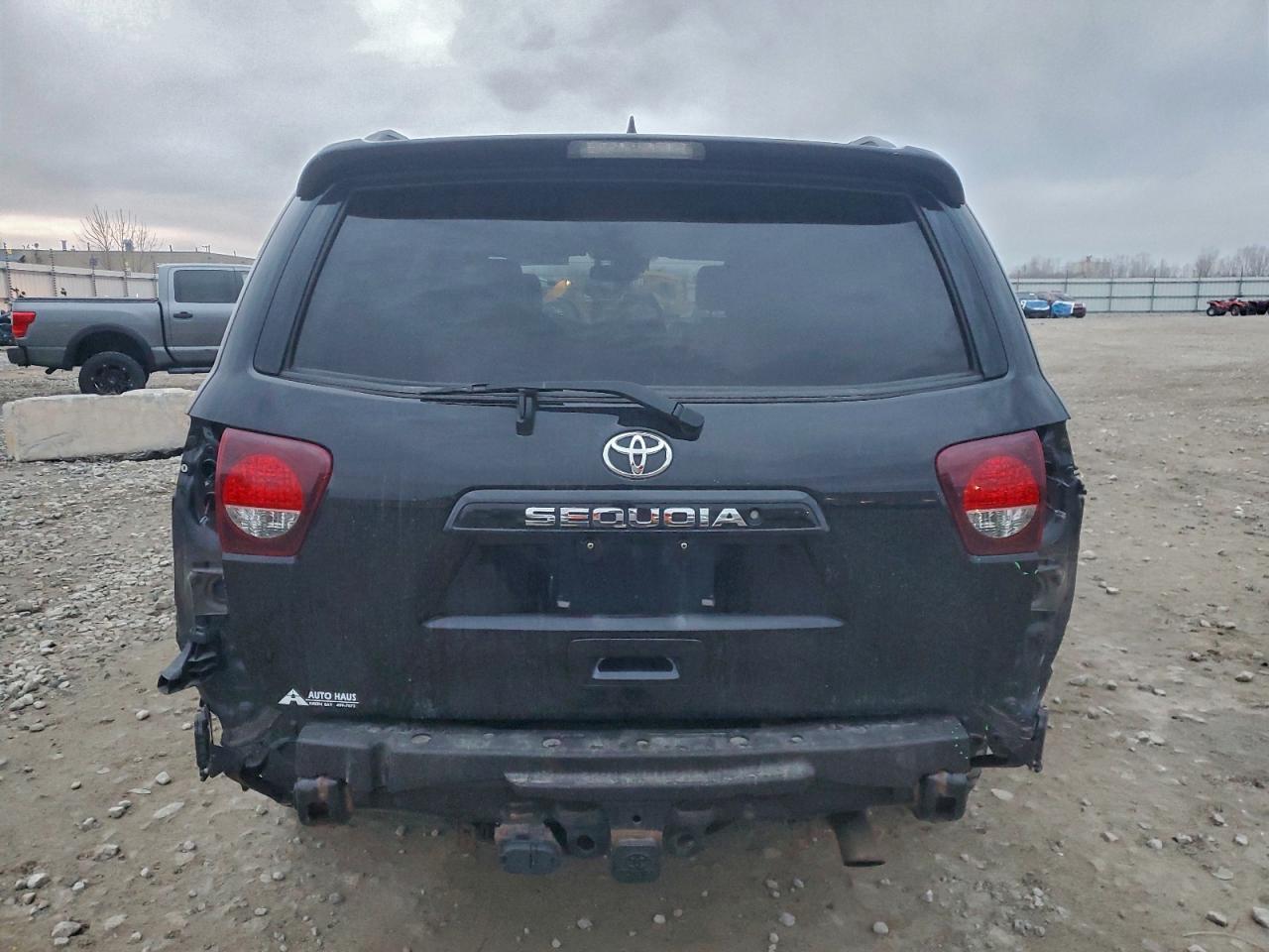 2018 TOYOTA Sequoia