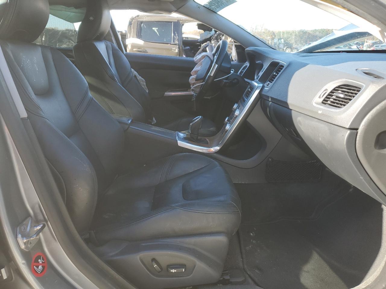 2016 VOLVO S60