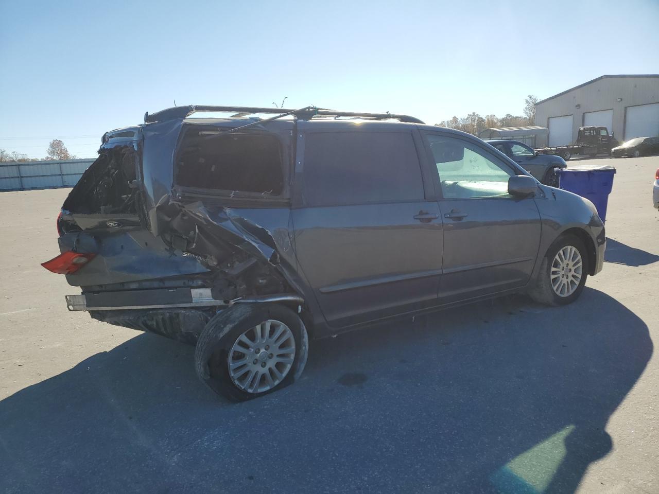 2010 TOYOTA SIENNA